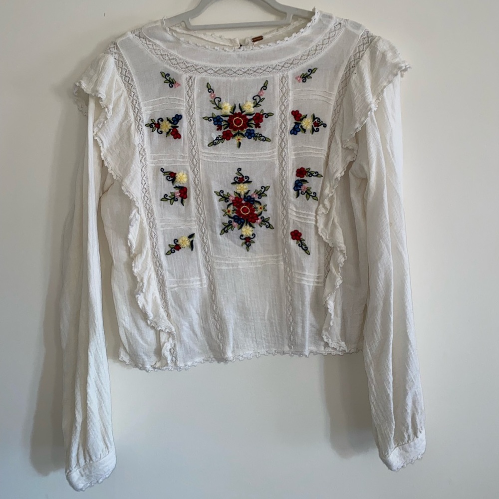White top with floral design!!